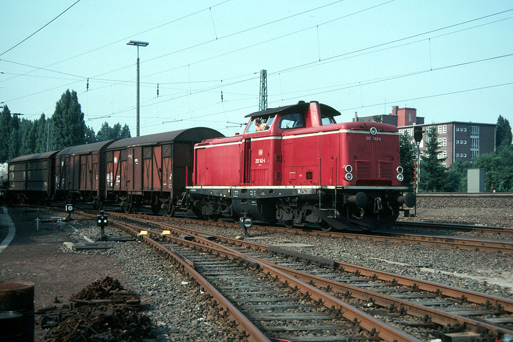 https://www.eisenbahnfotograf.de/datei/August 1981/1240203 DB 212142 DB Alte Woehr 7.8.81.jpg